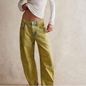 WE THE FREE PEOPLE GOOD LUCK MID RISE BARREL JEANS